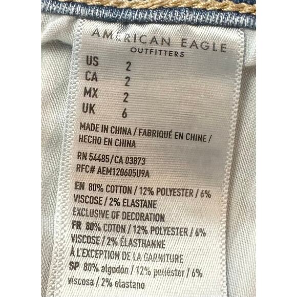 American Eagle Stretch Midi Jean Shorts Blue Denim Low-Rise Distressed Size 2 - Picture 8 of 8